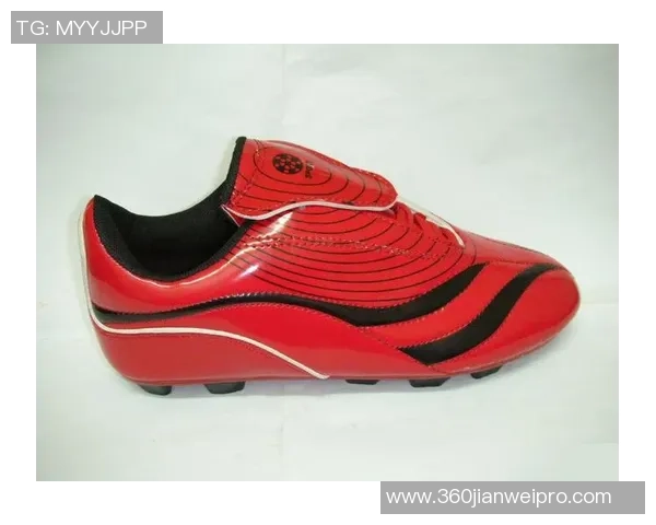 足球明星赠送定制鞋给粉丝温暖心意引发热议球迷感动纷纷留言